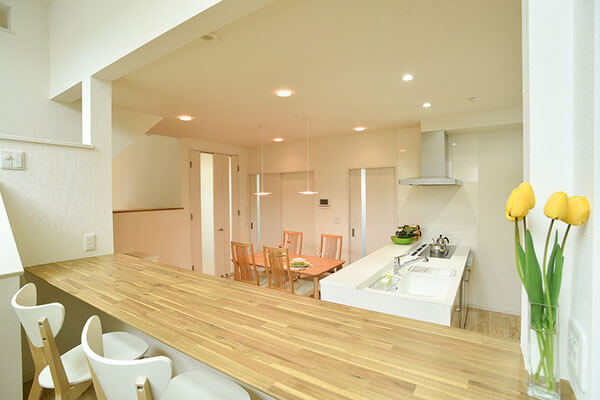 モデルハウスダイニング、新潟の家づくりで吉川建築（yoshikawa architecture)はお勧めできるか